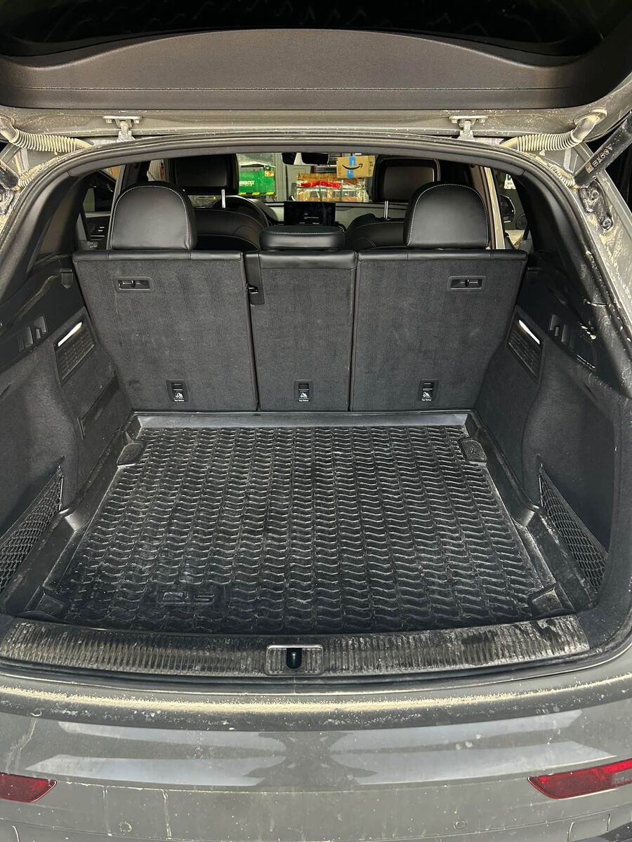 Audi SQ5 cargo area before, dusty mat and sill